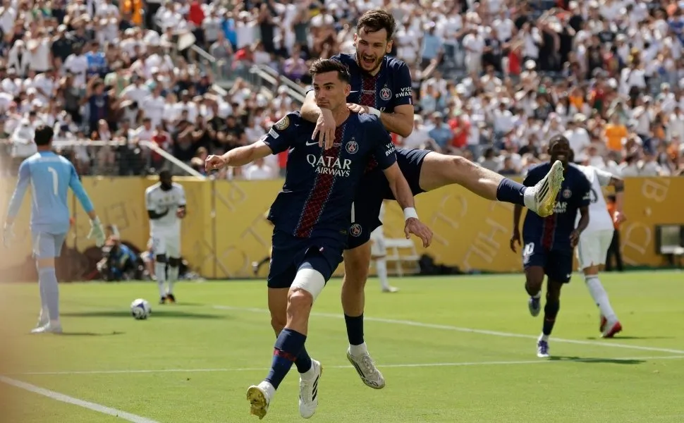 Imagem ilustrativa da imagem PSG resolve jogo em 24 minutos, goleia Real Madrid e avança à final do Mundial