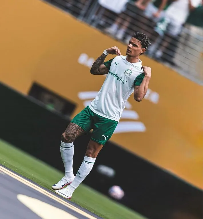 Imagem ilustrativa da imagem Palmeiras negocia Richard Ríos por R$ 195 milhões na maior contratação da história do Benfica