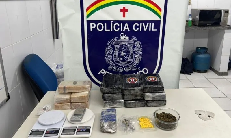 Imagem ilustrativa da imagem Polícia apreende R$ 500 mil em drogas no Jordão; havia cogumelos alucinógenos