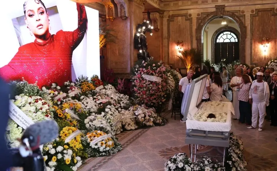 Imagem ilustrativa da imagem Por que familiares e amigos de Preta Gil usaram branco no velório