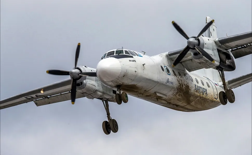 Imagem ilustrativa da imagem Queda de avião soviético apelidado de 'trator voador' na Rússia mata 48 pessoas