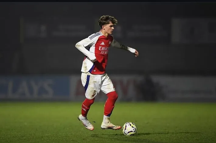 Imagem ilustrativa da imagem Quem é Max Dowman, ‘novo Kaká’ que brilha na pré-temporada do Arsenal aos 15 anos