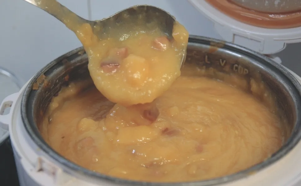 Imagem ilustrativa da imagem Receita de boteco: aprenda a fazer um filé de costela com queijo e creme de aipim
