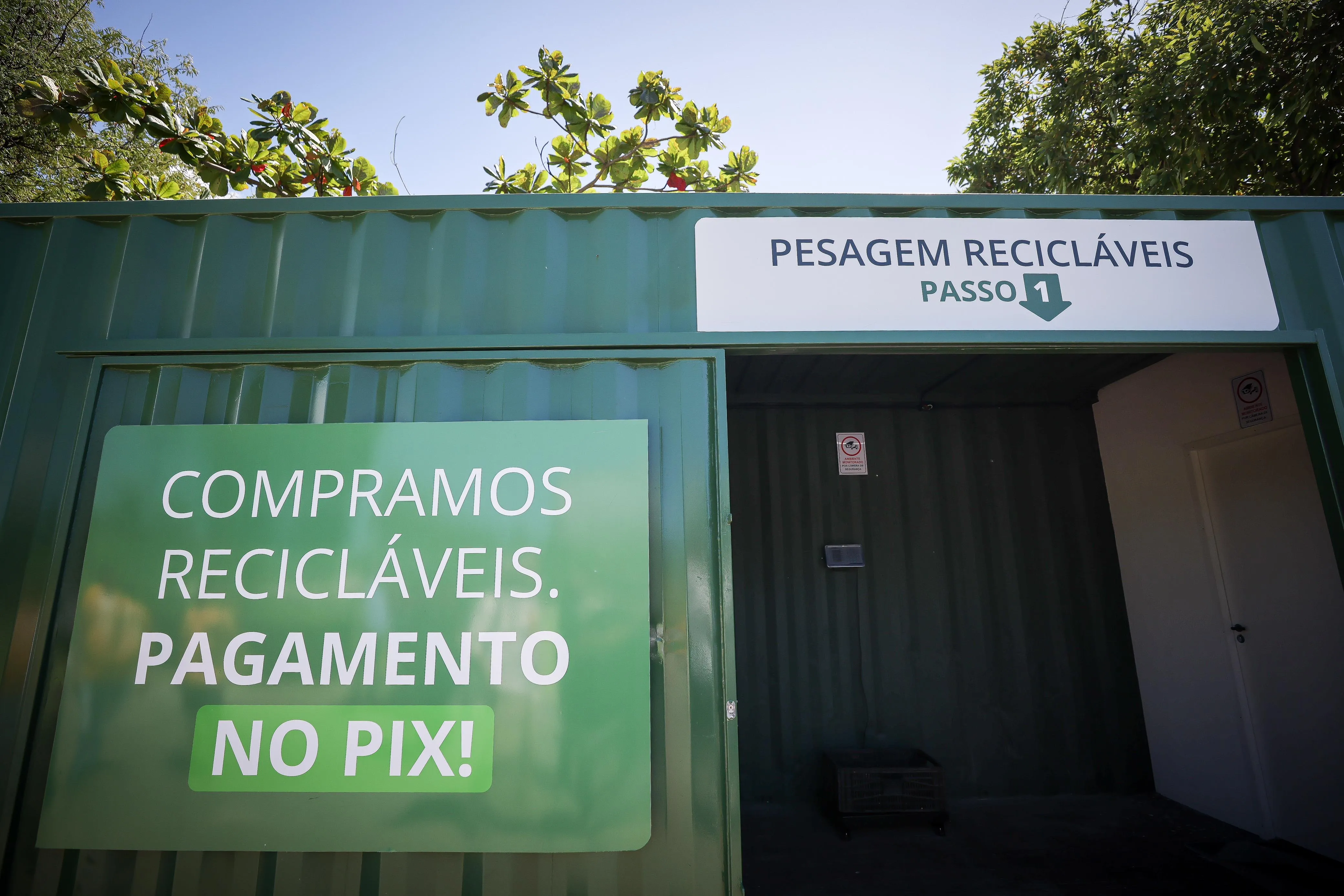 Imagem ilustrativa da imagem Recife inaugura ponto de coleta de recicláveis com pagamento por Pix