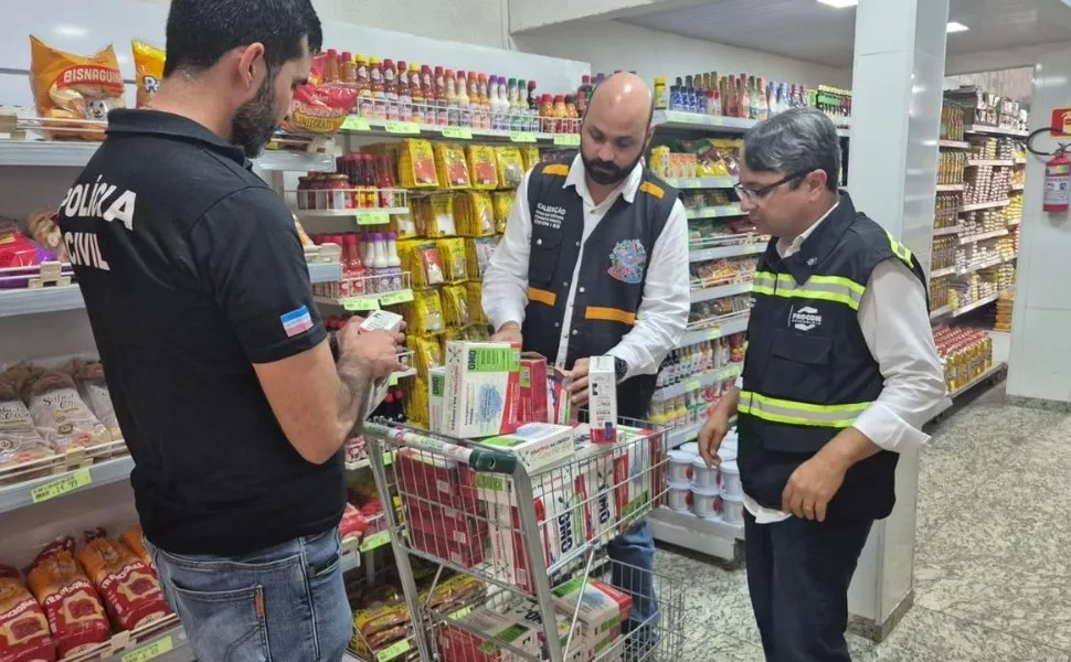 Imagem ilustrativa da imagem Sabão em pó falsificado e carne vencida apreendidos em supermercados de Cariacica