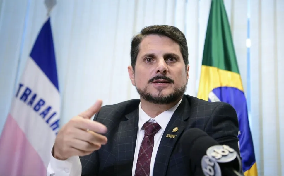 Imagem ilustrativa da imagem Senador do ES Marcos do Val contraria ordem do STF e viaja para os Estados Unidos