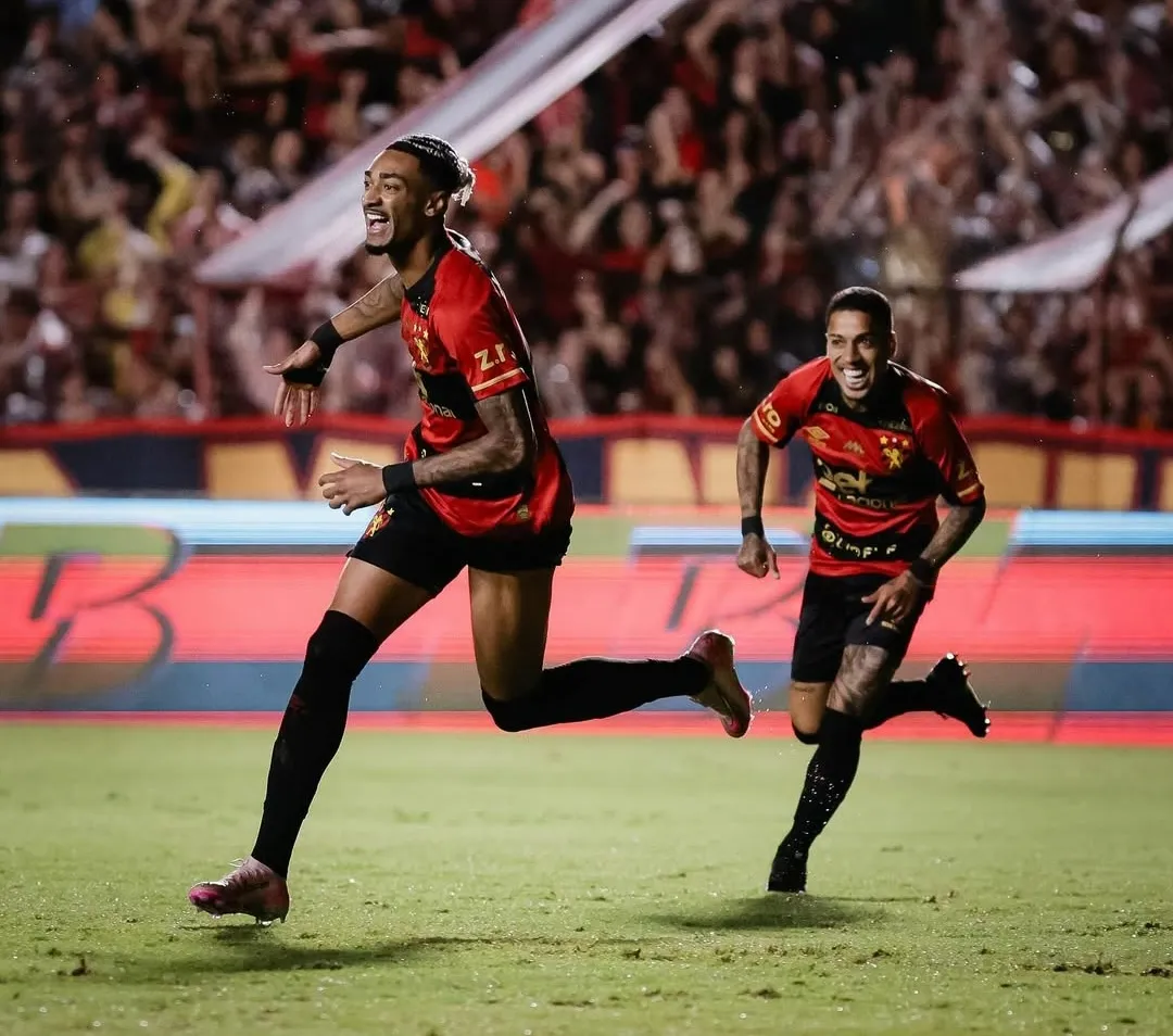 Imagem ilustrativa da imagem Sport deixa escapar a vitória e vê o Santos empatar em 2 x 2 na Ilha do Retiro
