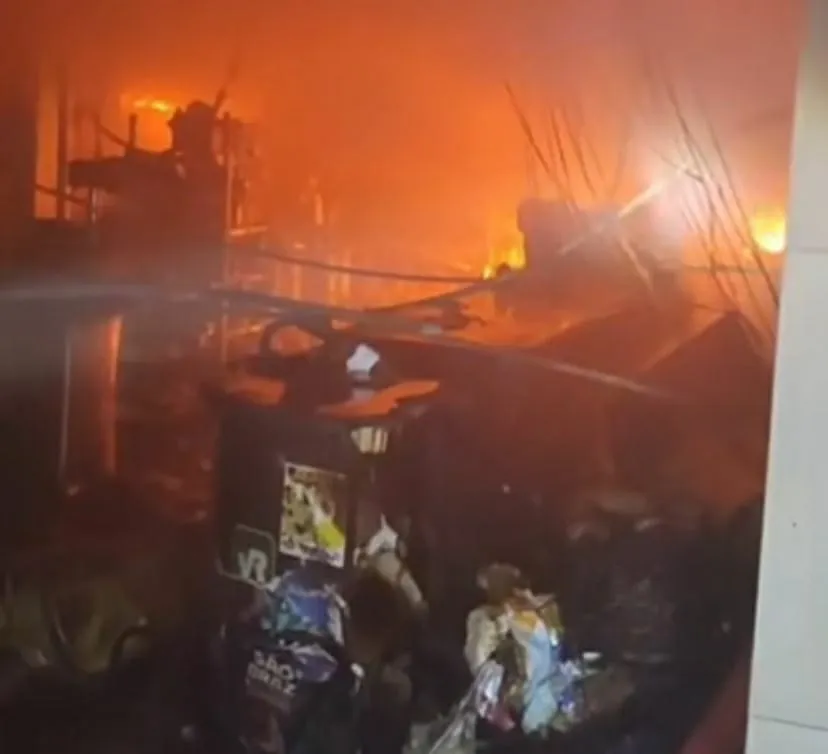 Imagem ilustrativa da imagem Supermercado é completamente destruído por incêndio em Itambé (PB)