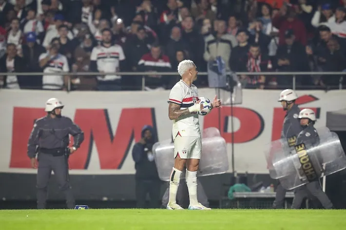 Imagem ilustrativa da imagem Veja os melhores memes da vitória do São Paulo sobre o Corinthians pelo Brasileirão