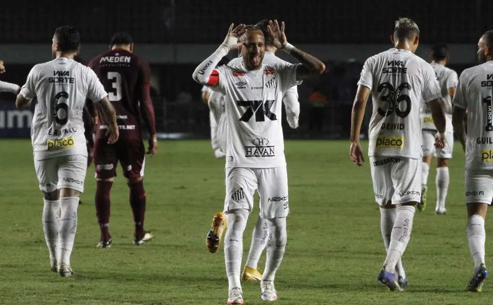 Imagem ilustrativa da imagem Neymar é decisivo, Santos bate líder Flamengo no fim e respira contra o Z4