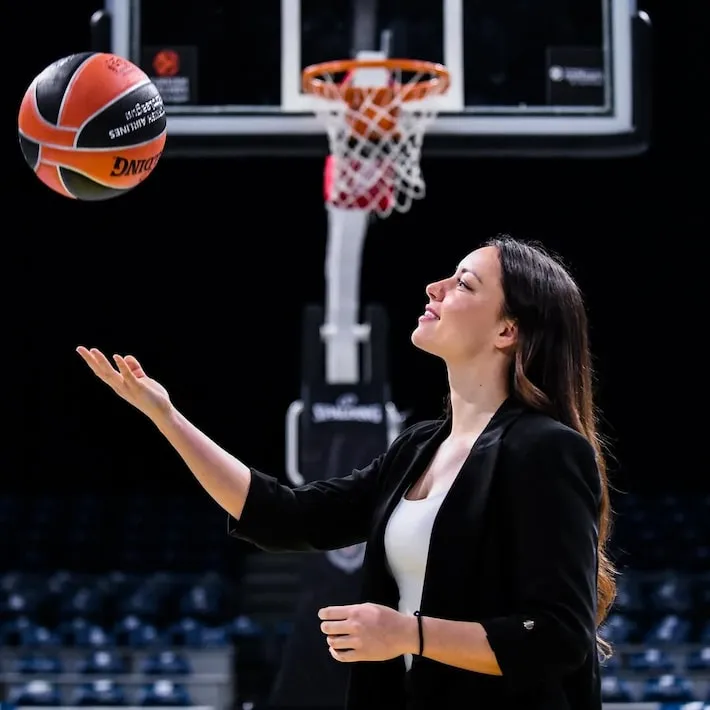 Imagem ilustrativa da imagem Nova técnica do Fortaleza será 1ª mulher à frente de time masculino no basquete brasileiro