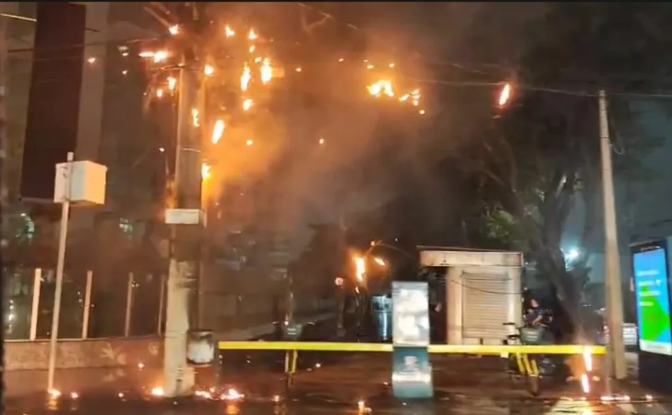 Imagem ilustrativa da imagem VÍDEO I Incêndio atinge fiação próxima a sede da Polícia Civil