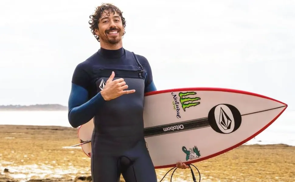 Imagem ilustrativa da imagem Yago Dora vai às quartas e assume a liderança do Mundial de surfe