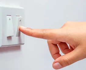 Imagem ilustrativa da imagem Energia elétrica mais cara em agosto com bandeira vermelha 2. Veja como economizar