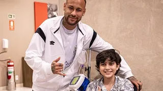 Imagem ilustrativa da imagem Capixaba com síndrome rara recebe camisa autografada de Neymar