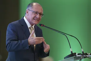 Imagem ilustrativa da imagem Alckmin se reúne com Embraer, JBS, Raízen, Weg e Suzano em encontro sobre tarifaço