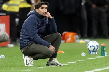 Imagem ilustrativa da imagem Abel se chateia com arbitragem e reclama do VAR de Corinthians x Palmeiras: ‘Estou desiludido’