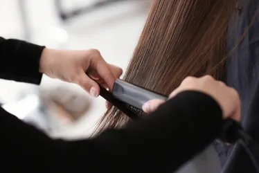 Imagem ilustrativa da imagem Alerta para os salões: Anvisa aponta riscos a produtos alisantes