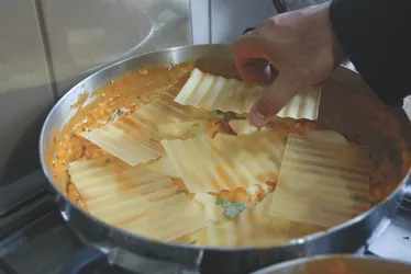 Imagem ilustrativa da imagem Aprenda a fazer uma Lasanha de Camarão que não precisa ir ao forno