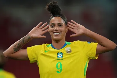 Imagem ilustrativa da imagem Brasil goleia Uruguai e enfrentará Colômbia na final da Copa América Feminina