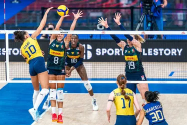 Imagem ilustrativa da imagem Brasil sai na frente, mas leva virada da Itália na final feminina de vôlei