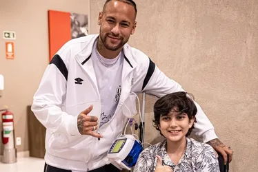 Imagem ilustrativa da imagem Capixaba com síndrome rara recebe camisa autografada de Neymar