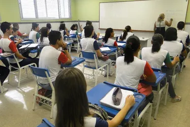Imagem ilustrativa da imagem Casagrande anuncia Bônus Desempenho para 15 mil professores da Rede Estadual