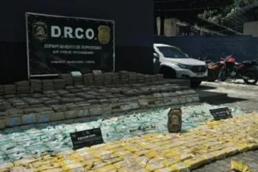 Imagem ilustrativa da imagem Como a polícia descobriu carga de drogas avaliada em R$ 50 milhões no Rio Solimões