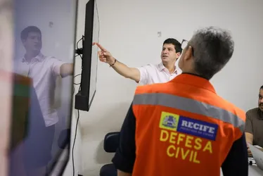 Imagem ilustrativa da imagem Defesa Civil do Recife reforça monitoramento em áreas de morro após chuvas intensas