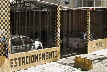 Imagem ilustrativa da imagem Dono de estacionamento é esfaqueado no escritório e socorro leva mais de 3 horas