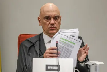 Imagem ilustrativa da imagem Eduardo aumenta ilícitos após tornozeleira em Bolsonaro, diz Moraes