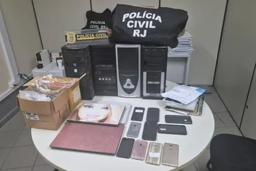 Imagem ilustrativa da imagem Empresário e influenciadora digital suspeitos de esquema de golpes são presos no ES