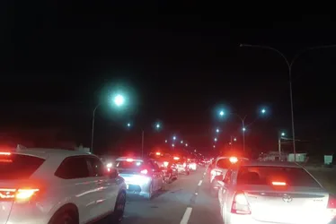 Imagem ilustrativa da imagem Engarrafamento congestiona Rodovia do Sol e motoristas reclamam
