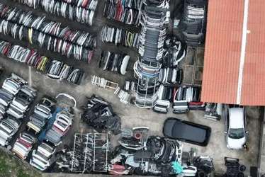 Imagem ilustrativa da imagem Ferro-velho com peças de carros roubados é fechado em Vila Velha e dono é preso