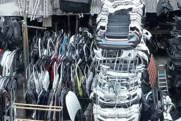 Imagem ilustrativa da imagem Ferro-velho com peças de carros roubados é fechado em Vila Velha e dono é preso