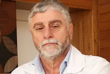 Imagem ilustrativa da imagem Flamengo demite médico Runco após mensagem polêmica sobre De La Cruz