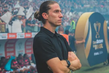 Imagem ilustrativa da imagem Flamengo vê mais um titular perto de adeus e Filipe Luís admite pressa por reforços