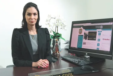 Imagem ilustrativa da imagem Golpe do amor: mulher finge câncer e idoso perde R$ 600 mil