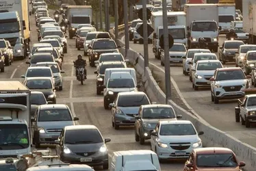Imagem ilustrativa da imagem Governo estuda acabar com obrigação de autoescola para carteira de motorista