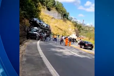 Imagem ilustrativa da imagem Homem morre em acidente envolvendo duas carretas em trecho da BR-101 no ES