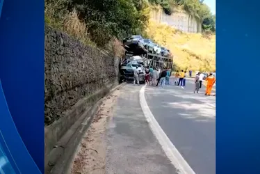Imagem ilustrativa da imagem Homem morre em acidente envolvendo duas carretas em trecho da BR-101 no ES