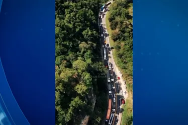 Imagem ilustrativa da imagem Homem morre em acidente envolvendo duas carretas em trecho da BR-101 no ES