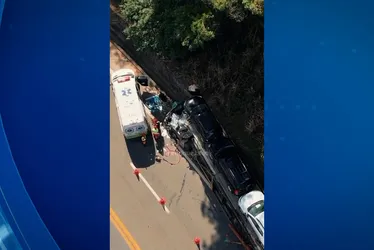 Imagem ilustrativa da imagem Homem morre em acidente envolvendo duas carretas em trecho da BR-101 no ES