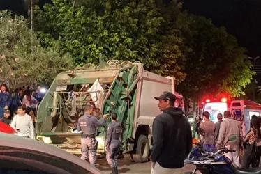 Imagem ilustrativa da imagem Idoso é atropelado por caminhão de lixo e fica ferido no Sul do ES