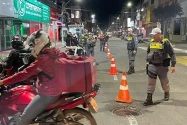 Imagem ilustrativa da imagem Jovem é detido por pilotar moto em alta velocidade e culpa término com namorada