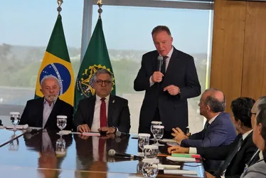 Imagem ilustrativa da imagem Lula e Casagrande assinam termo para novo curso de Medicina na Ufes