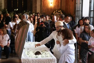 Imagem ilustrativa da imagem 'Minha mãe descansou', diz Francisco Gil no velório de Preta Gil