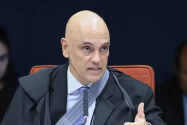 Imagem ilustrativa da imagem Moraes decide não prender Bolsonaro por descumprimento de cautelar