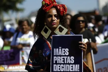 Imagem ilustrativa da imagem Mulheres negras reivindicam justiça e bem-viver em marcha no Rio