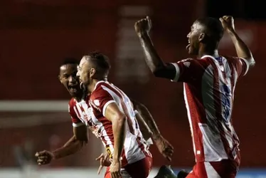 Imagem ilustrativa da imagem Náutico vence o líder Caxias por 2 x 0 e sobe para o 6º lugar na Série C